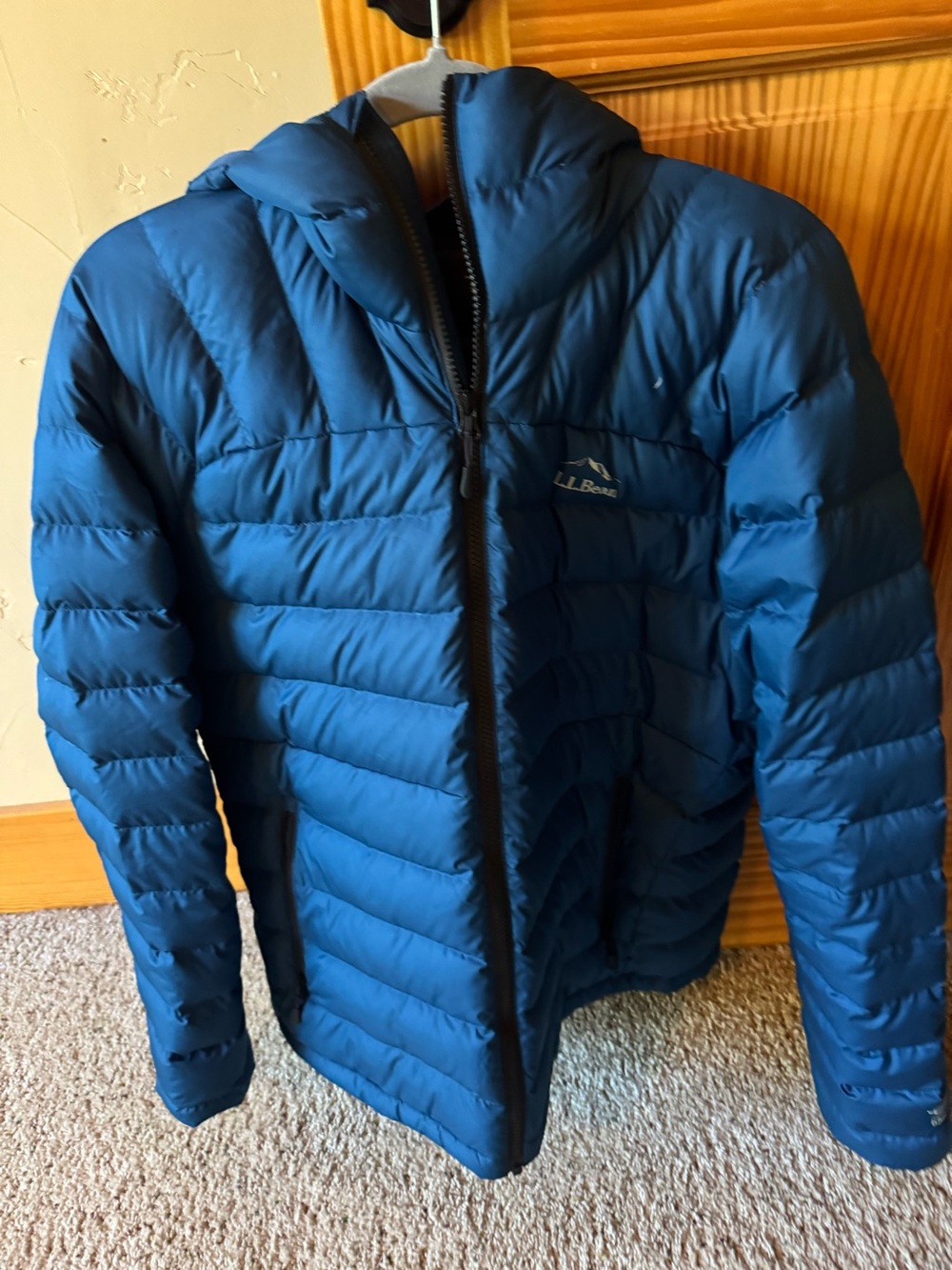 L.L. Bean Men's  Hooded 850 Down Jacket Dark Marine Blue Down Puffer Jacket